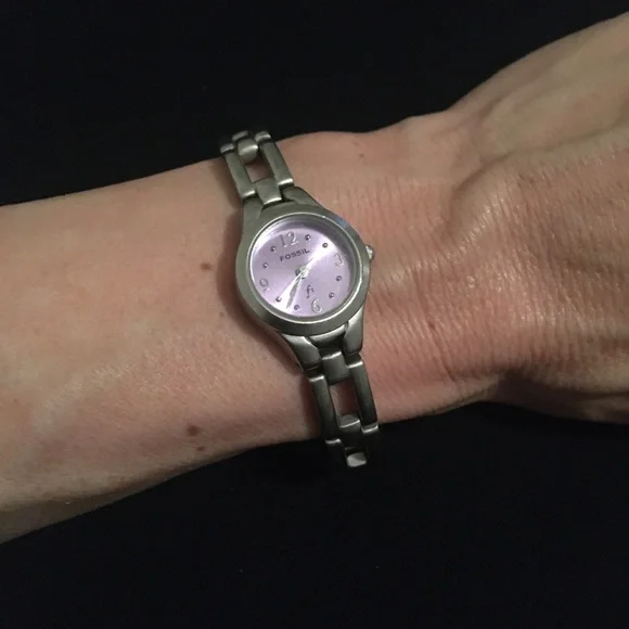Vintage Purple Face Fossil Watch - Picture 2 of 9
